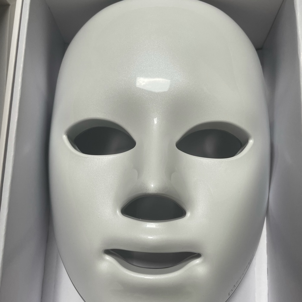 Deesse LED Mask (retail $1,900)